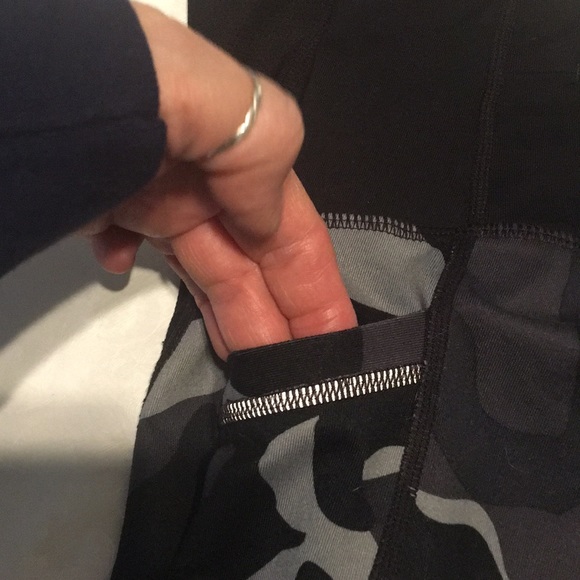 Athleta Black/Gray Workout Pants - Sz S - Picture 3 of 7